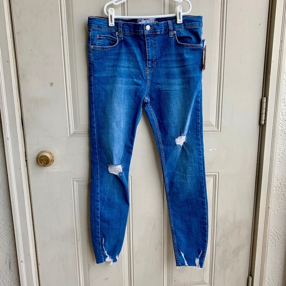 Free People Denim - NWT Free people ripped blue jeans W28